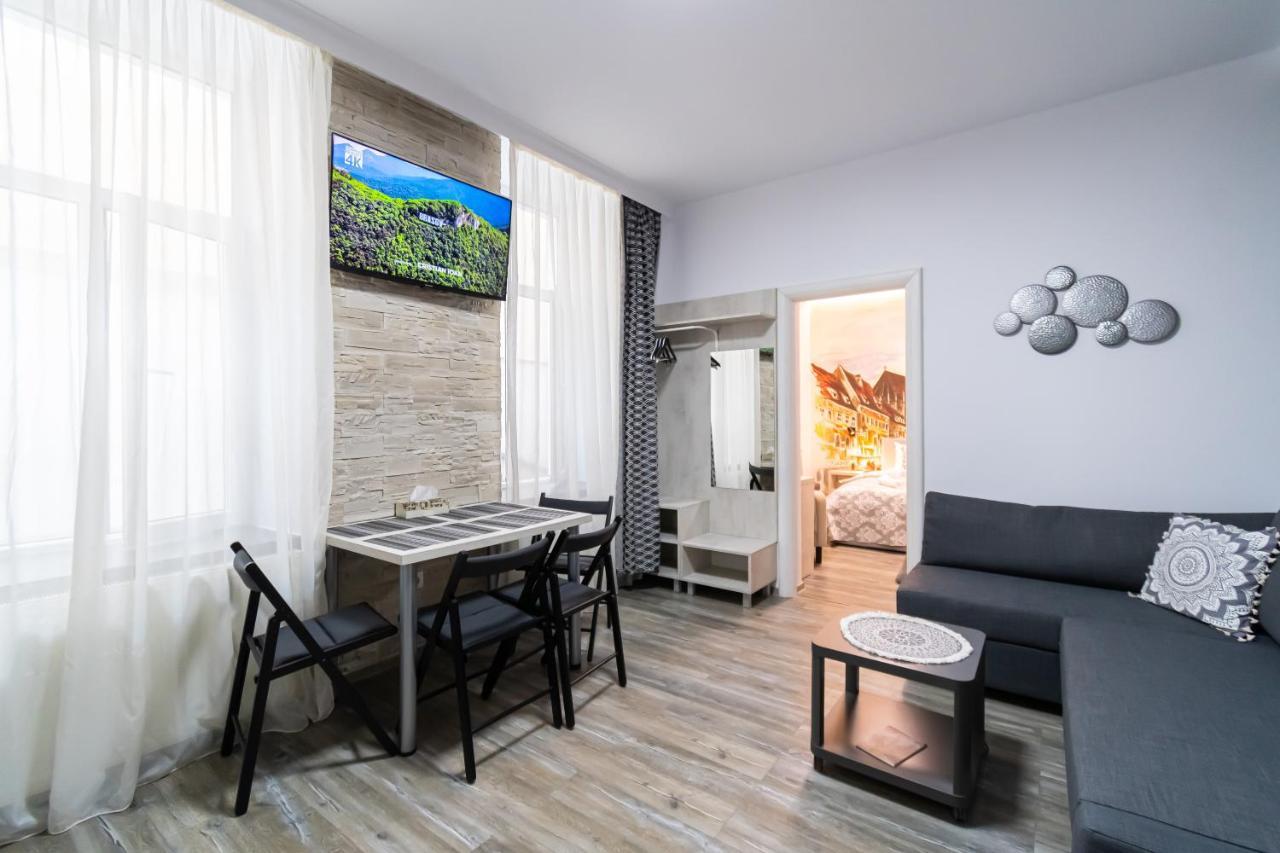 Okbrasov - Apartment & Studio In The Heart Of Old Town, Moments Away From The Black Church Extérieur photo